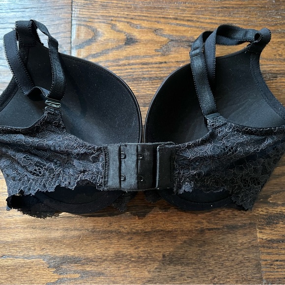 2 Victoria’s Secret Push-up Bra’s, 32DD - Picture 14 of 15